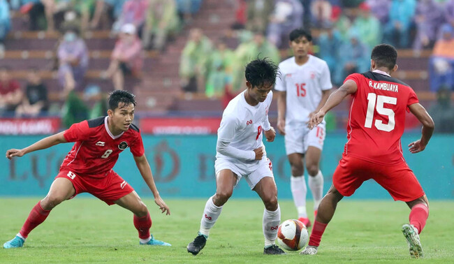 Màn đụng độ Myanmar vs Indonesia