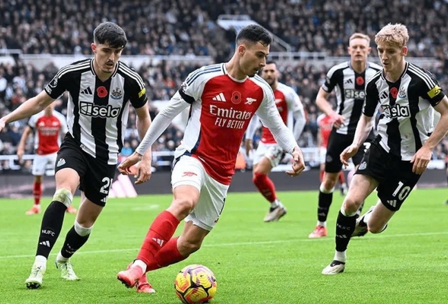 Màn đụng độ Arsenal vs Newcastle